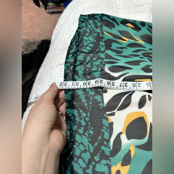 Le Chateau Chiffon Animal Print Shift Dress - Picture 4 of 4